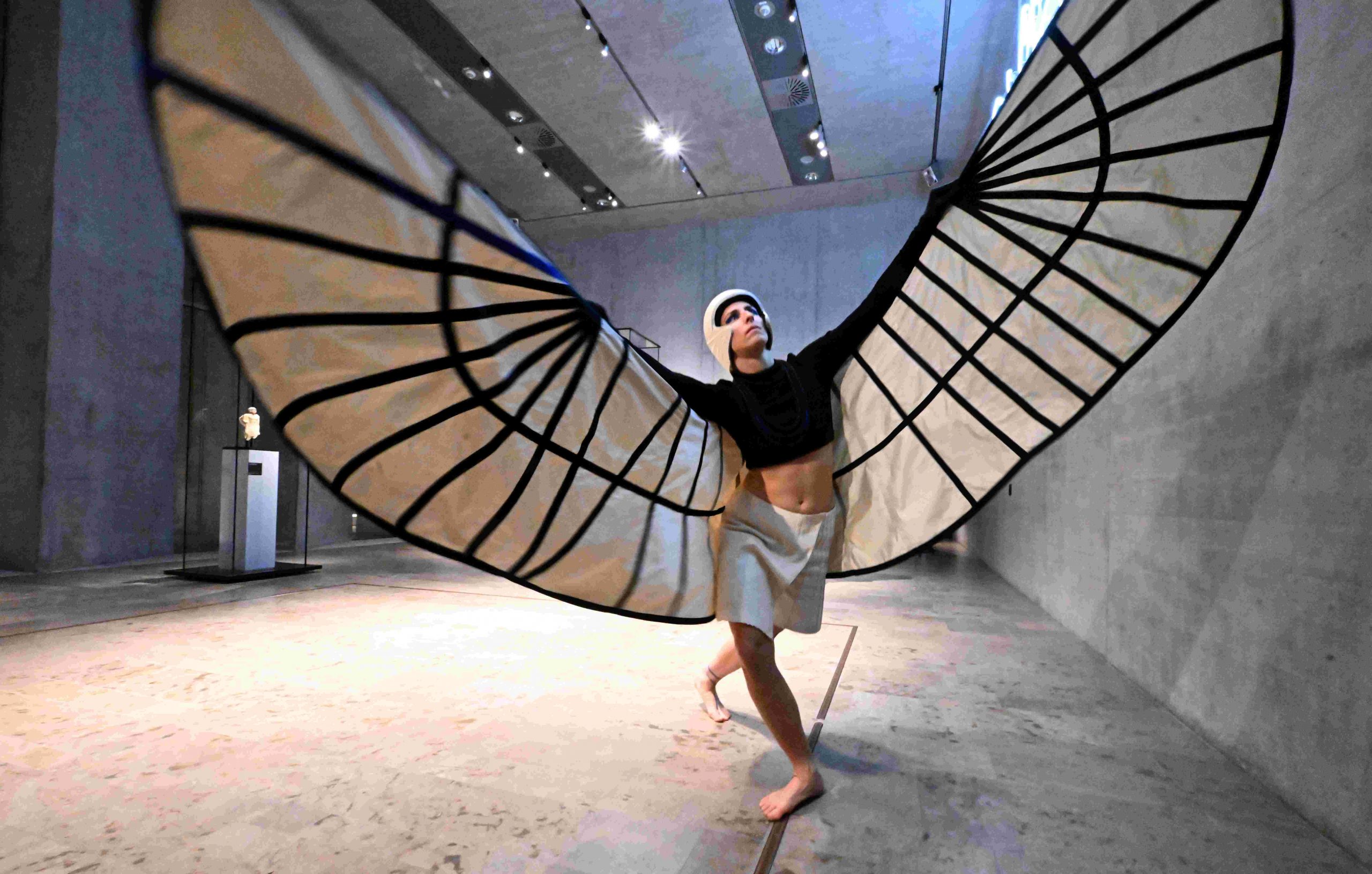 Marta Rak in »Tanz der Isis – eine Neuinszenierung« Choreographie: Brygida Ochaim | Staatliches Museum Ägyptischer Kunst München © Felix Hörhager Marta Rak in »Tanz der Isis – eine Neuinszenierung« Choreographie: Brygida Ochaim | Staatliches Museum Ägyptischer Kunst München © Felix Hörhager